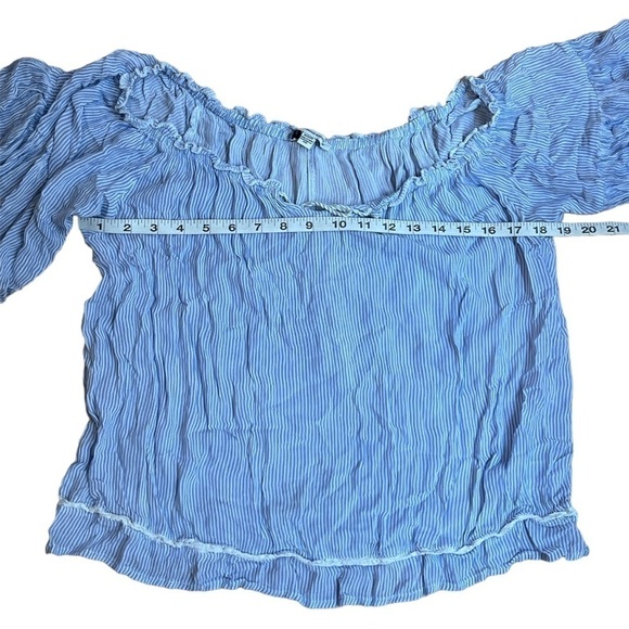 AMERICAN EAGLE OUTFITTERS striped blue & white top size medium - Picture 2 of 5